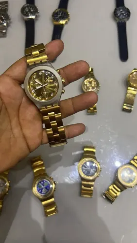 Swatch feminino acompanha a caixa