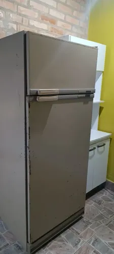 Vendo Geladeira com freezer Brastemp 440l