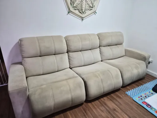 Sofá reclinável elétrico