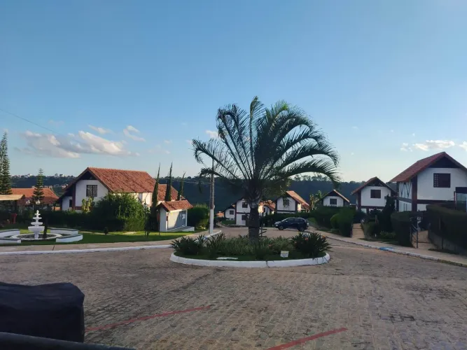 CHALÉ A VENDA NO CONDOMINIO SERRA NEVADA - BANANEIRAS - PORTEIRA FECHADA