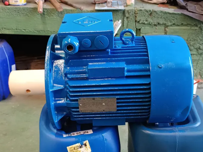 Motor 10CV - 1.700 RPM - Trifásico Blindado - 380W