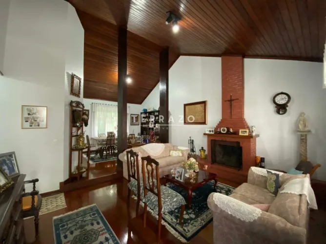 Casa para aluguel, 5 quartos, 2 suítes, 5 vagas, Tijuca - Teresópolis/RJ