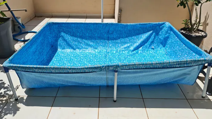 Piscina MOR 1000 litros + capa MOR + produtos