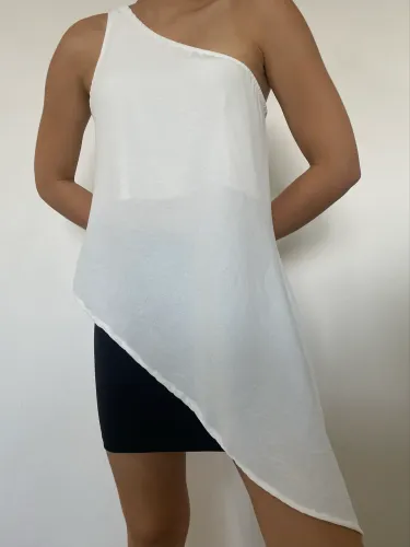 Blusa assimétrica branca P