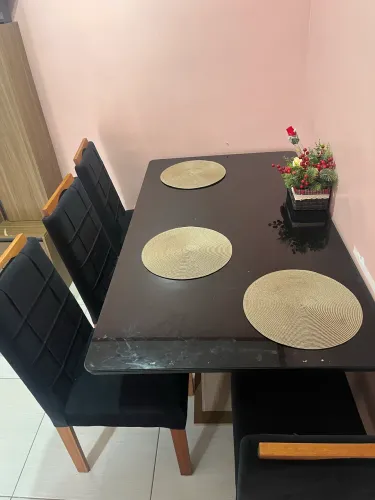 Mesa com cadeiras