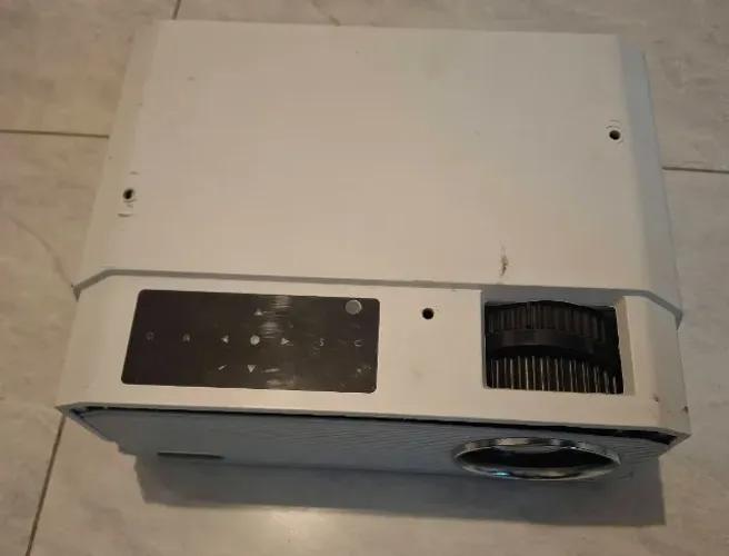 Projetor Everycom HQ9W sem LCD, para tirar peças ou concertar.