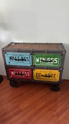 Gaveteiro retrô para sala ou quarto.  