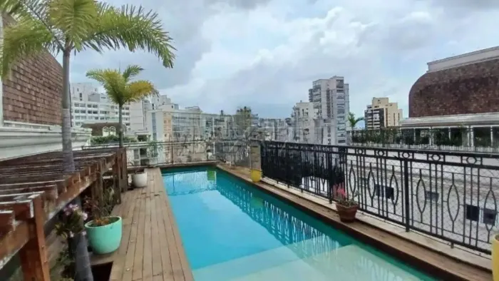 Cobertura em Perdizes com 5 suítes, 7 banheiros, 3 salas, 7 vagas, copa e cozinha, piscina