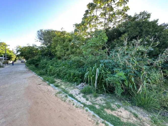 Vende-se  Excelente Terreno de Esquina em Imbassaí  1.700 m²