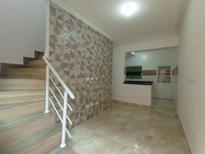 Lindo Sobrado em Condomínio fechado de 2 Dormitórios Próximo ao Mar no Jardim Guilhermina,
