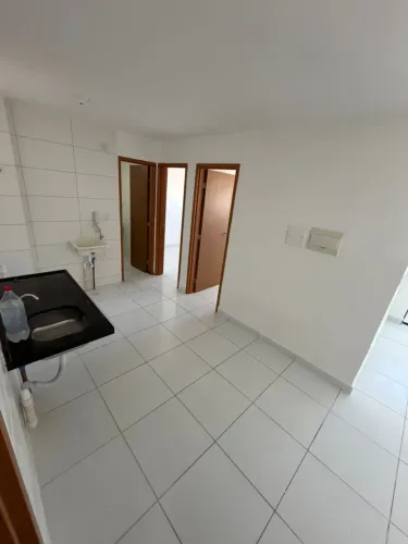 Alugo excelente apartamento no Novo Geisel, 02 quartos, R$ 900,00 Cond. Incluso.