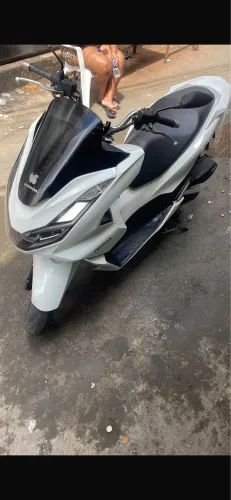 PCX DLX 2023