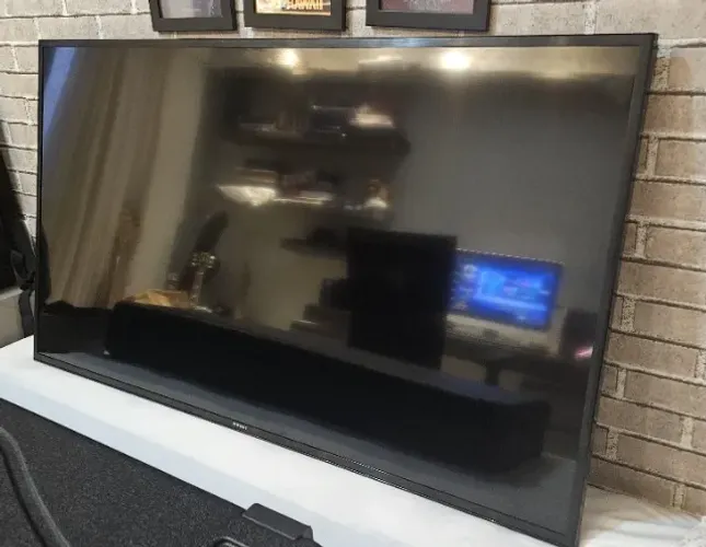 TV Samsung 49 pol. UN49MU6100G (sem ligar tela) com curto em Tela (para estoque de peça