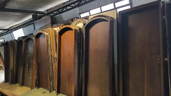PORTA INTERNA COM CAIXILHO DE IMBUIA