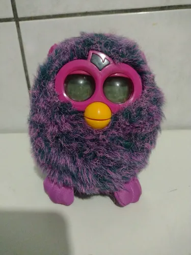 Brinquedo Furby roxo