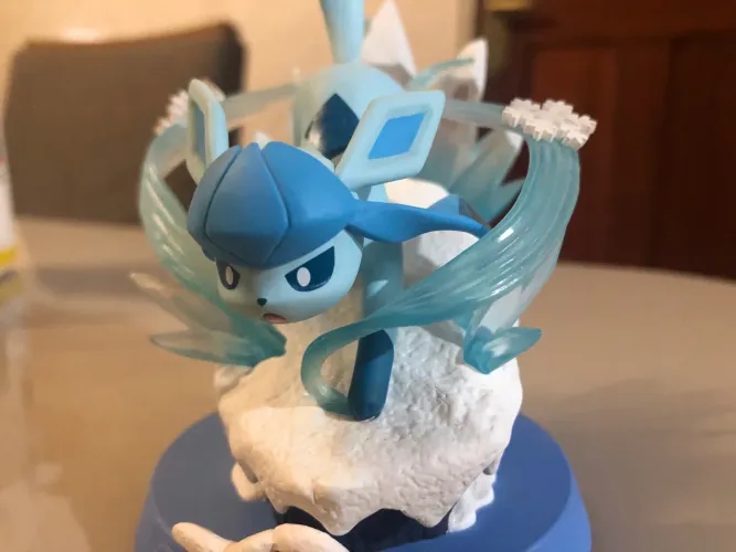 Pokémon Glaceon figure