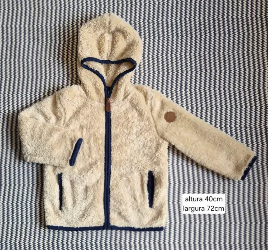 Casaco bebê com capuz em plush
