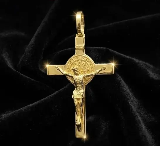Crucifixo com Medalha de São Bento Em Ouro 18k 750