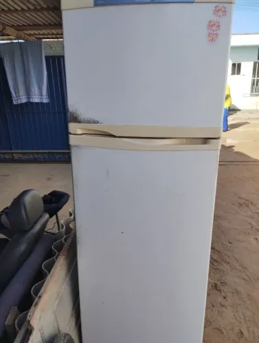 Vende-se geladeira