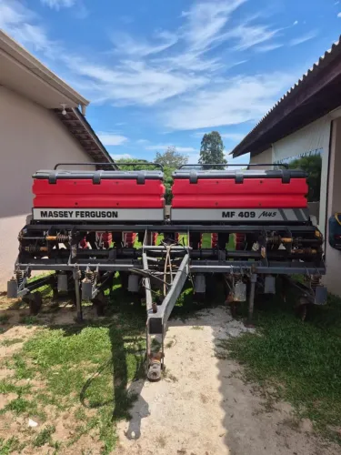Plantadeira massey ferguson mf409