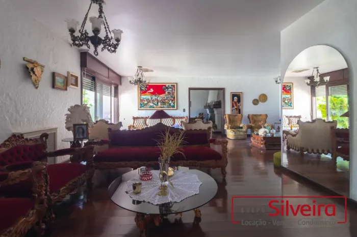 Casa 4 dormitórios com 580m² - Bairro Menino Deus