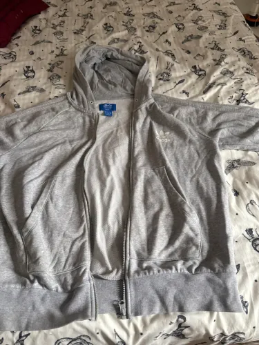 Moletom adidas 
