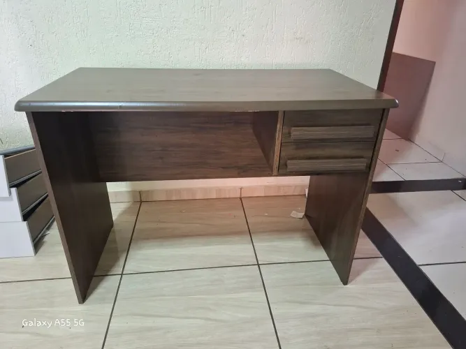 Vendo escrivaninha