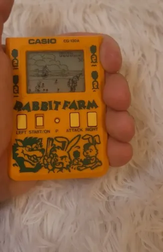 Video game portátil Casio Rabbit farm CG-130A! Lançado em 1988. Está funcionando.