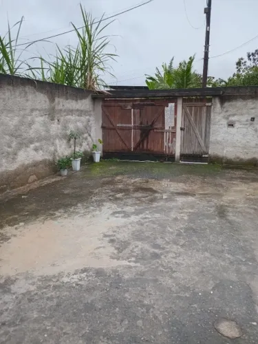 Vendo um portão de madeira de correr 2 po 2mt