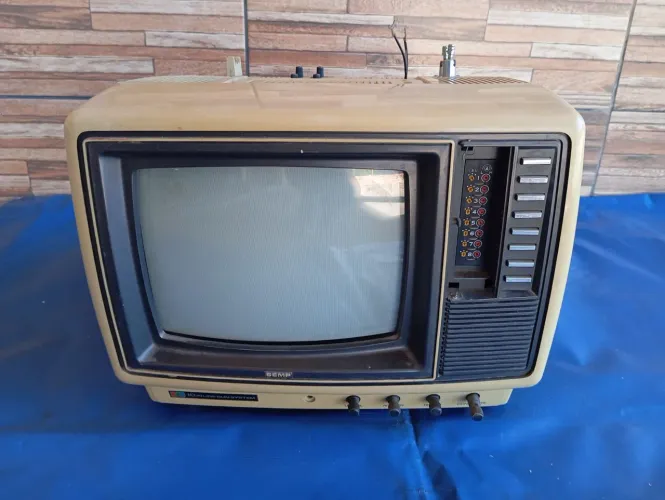 Televisão antiga 10 " Semp Toshiba