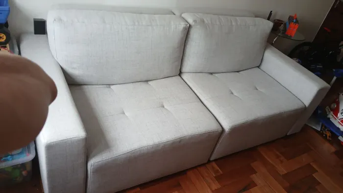 Sofá de ótima qualidade e acabamento.Fabricante Luciana Moveis.