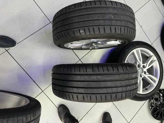 Rodas originais com pneus para Audi A3 
