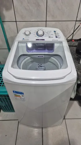 Máquina de Lavar Electrolux 2,5 kg e 220V - Semi-nova