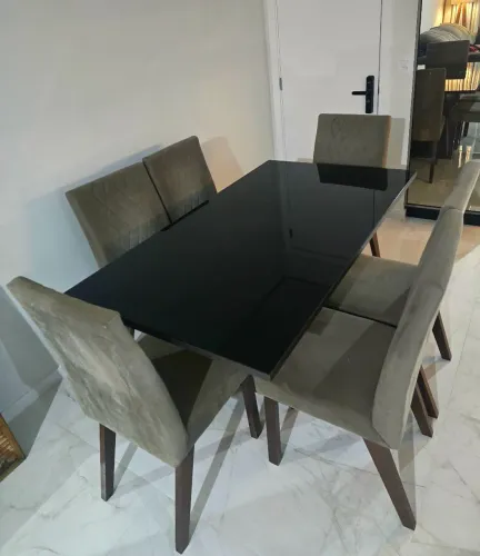 Conjunto mesa e cadeiras 6 lugares
