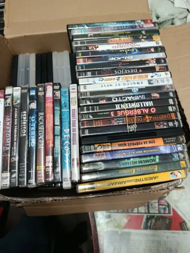 Lote com 80 dvds 