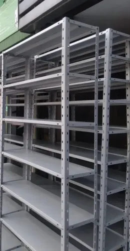 Vendo estante semi novas em aço 250,00 cada