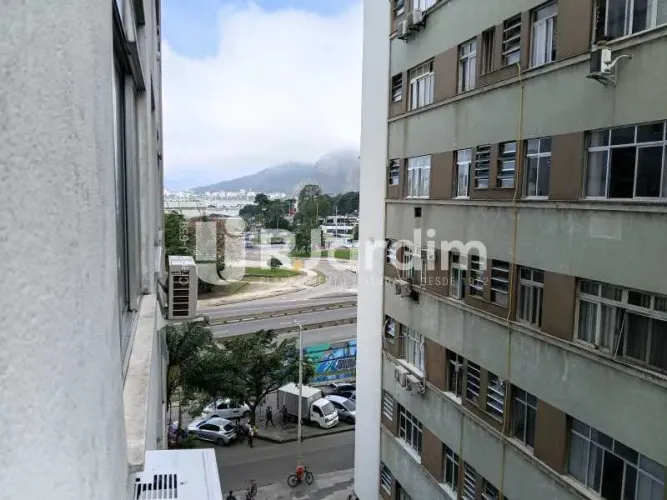 Praia de Botafogo | Conjugado, Andar Alto e Próximo ao Metrô