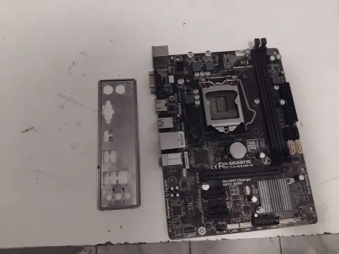 Placa Mãe Gigabyte GA-H81-H (Não funcionando)