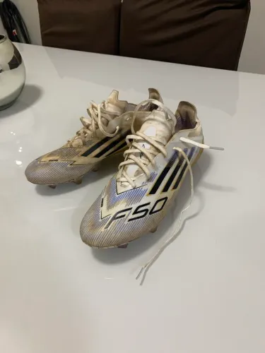 Chuteira adidas (profissional)
