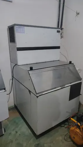 Máquina de fazer gelo cubinho