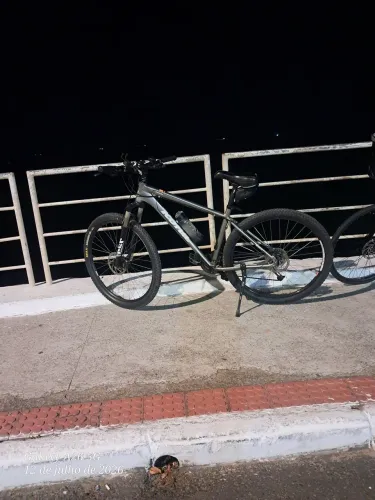 Vende-se bicicleta kona aro 29 bicicleta top bem nova toda original