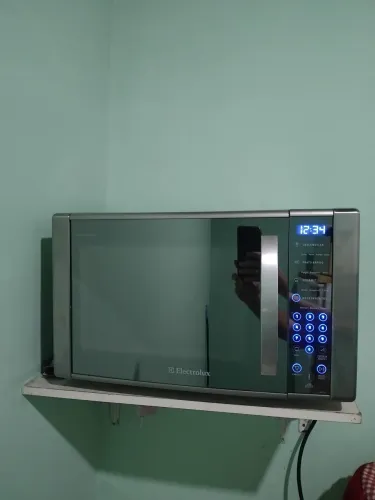 microonda Electrolux espelhado todo de inox com função grill funcionando perfeitamente 