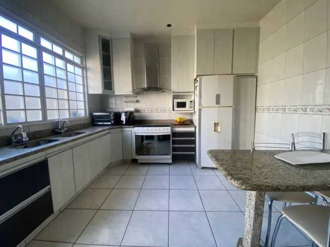 CASA 4 QUARTOS, 4 VAGAS BAIRRO SERRANO