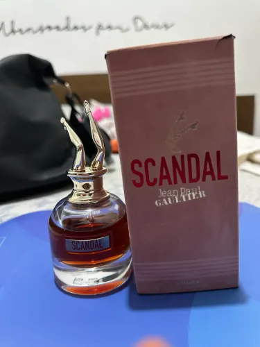Perfume luxo importado Scandal novo