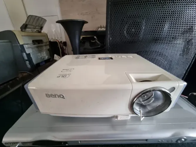 Projetor Benq Mp510 1500 lúmens Branco 127/220v sem controle funcionando 100%