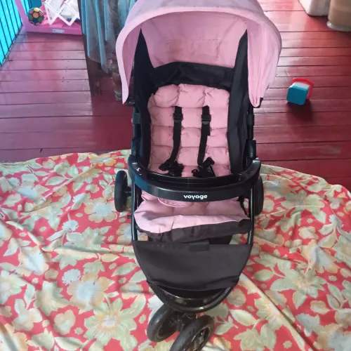 Carrinho de menina marca Voyage