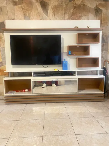 Rack/Estante grande com painel para TV e Led nos nichos