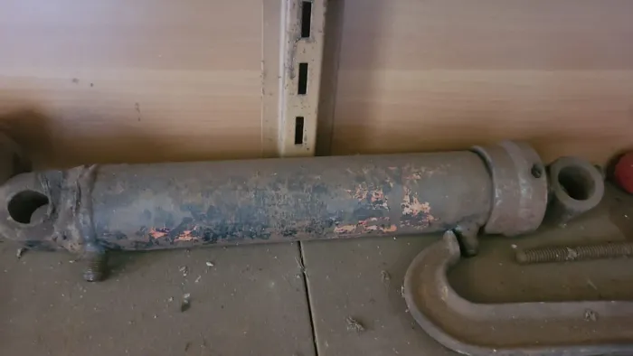 Cilindro hidráulico levantamento dianteiro retroescavadeira