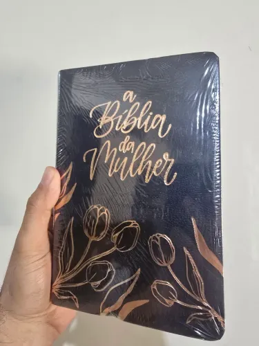 Bíblia de estudo da Mulher. Nova. Tamanho portátil.