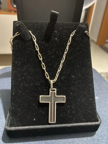 Cordão de prata masculino com pingente prata de cruz 
